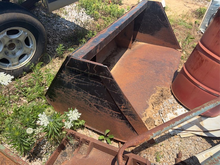 72"-skid-steer-bucket-image-4