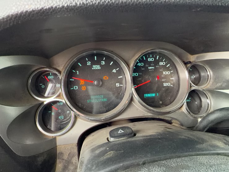 2014-chevrolet-silverado-2500-image-25