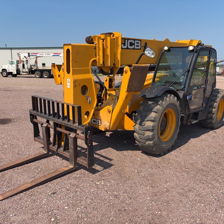 2011 JCB 510-56