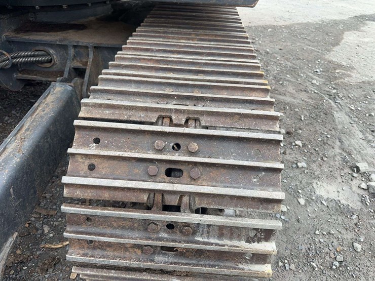 2023-develon-dx89r-excavator-with-2-buckets-image-10