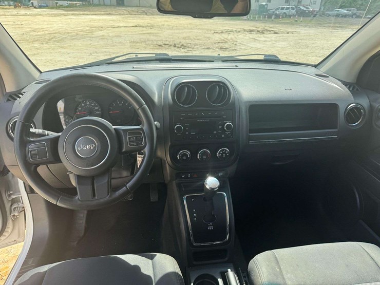 2013-jeep-compass-image-12
