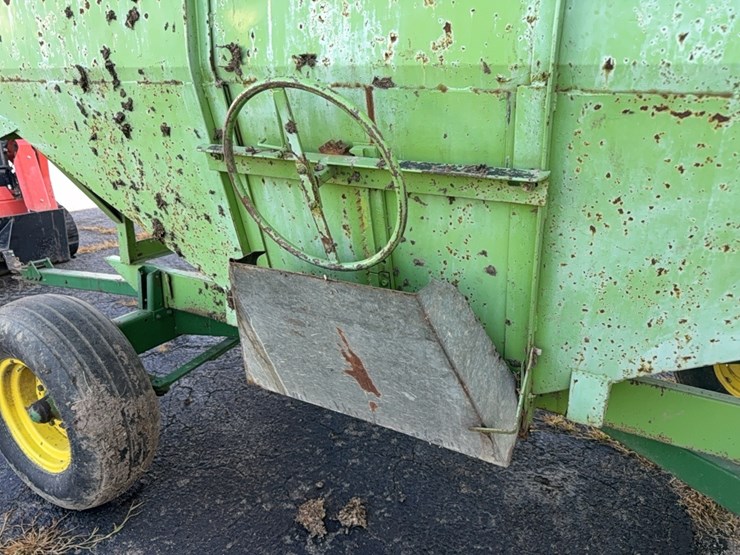 parker-gravity-wagon-w/-john-deere-gear-image-9