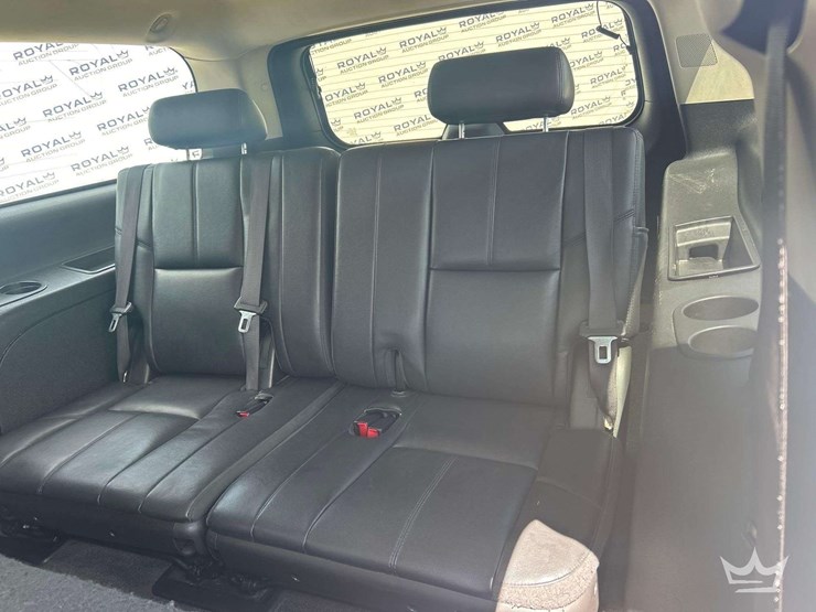 2008-chevrolet-suburban-image-18