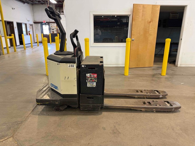 electric-pallet-jack-image-1
