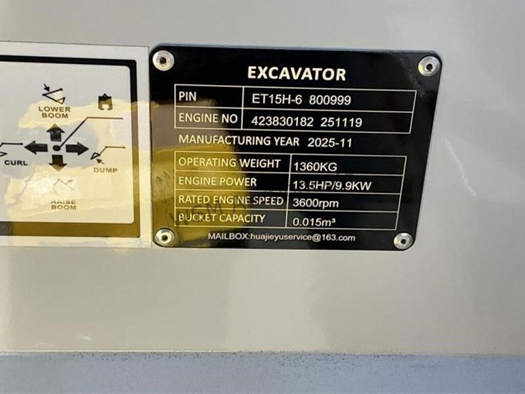 2025-battler-et15h-mini-excavator-image-12