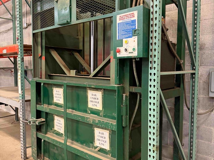 philidelphia-tramrail-2300-hd-vertical-baler-image-3