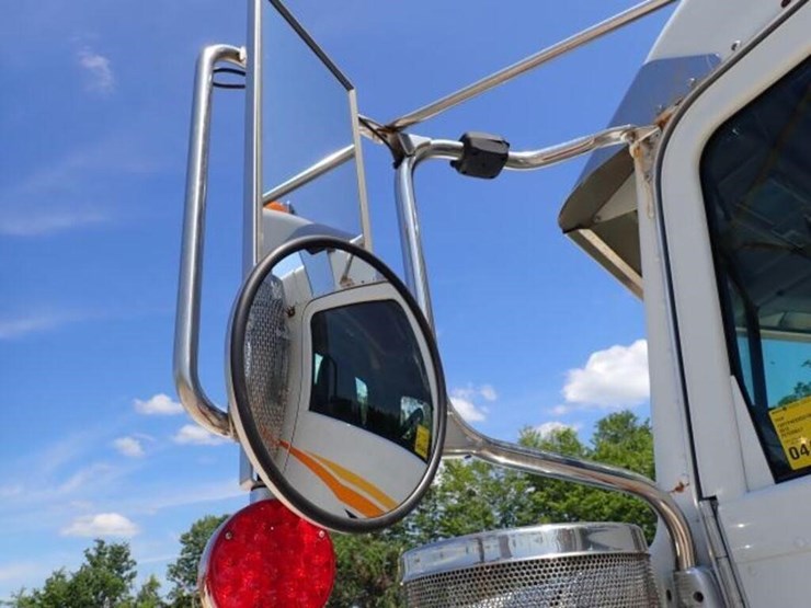2013-peterbilt-367-image-44