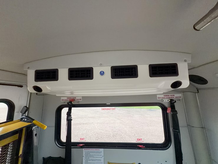 2015-champion-bus-inc.-ch230rl-mini-bus-image-32