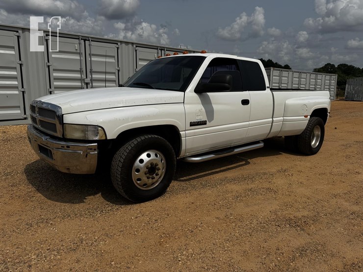 1997-dodge-ram-3500-image-1