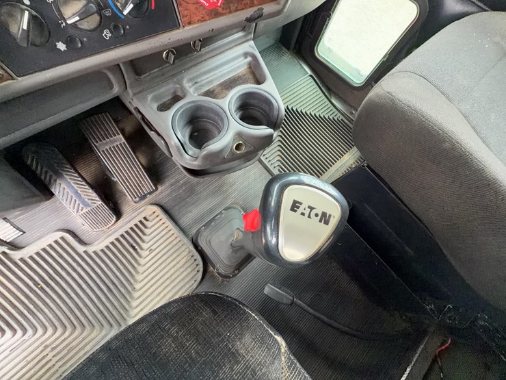 2006-kenworth-t800-image-17
