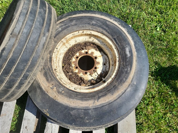 3-rib-farm-tire-w/6-bolt-rim-and-implement-tire-w/8-bolt-rim-image-8