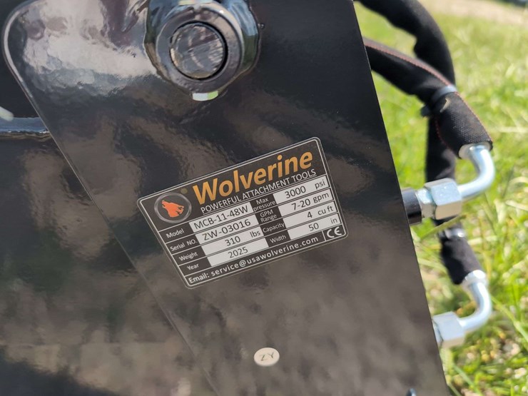 (1)-wolverine-mini-skid-steer-combination-bucket-mcb-11-48w-image-4
