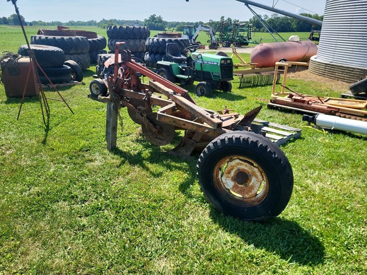 allis-chalmers-3-bottom-3pt-hitch-moldboard-plow-w/coulters-image-5