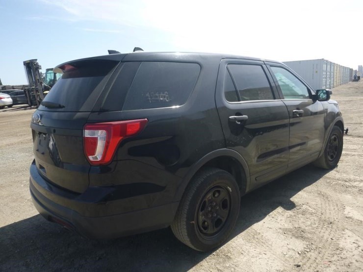 2016-ford-explorer-image-3