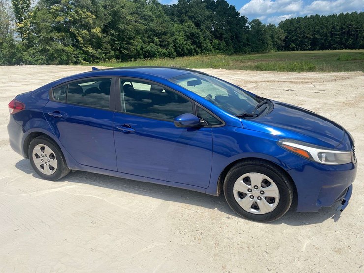 2017-kia-forte-4-door-sedan-(174,799-miles)-image-4