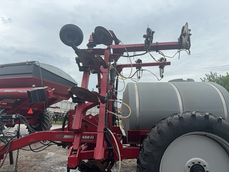 case-ih-2800-image-18