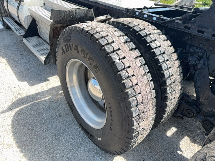 1999-kenworth-t800-image-25