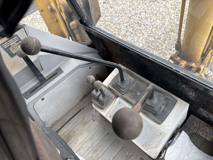 caterpillar-416b-image-25