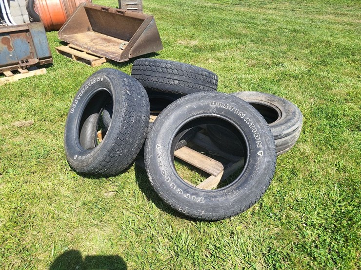 (4)-275/65r18-tires,-(1)-9.5l-15-tire-image-1