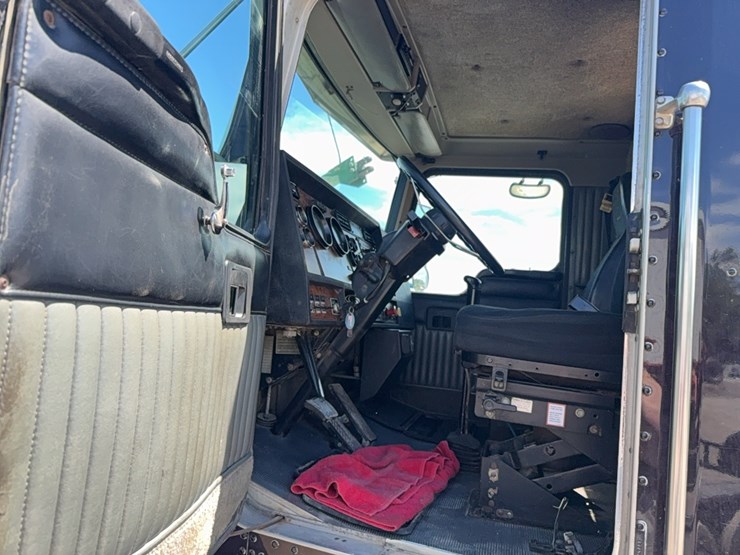 1999-kenworth-t800-image-2