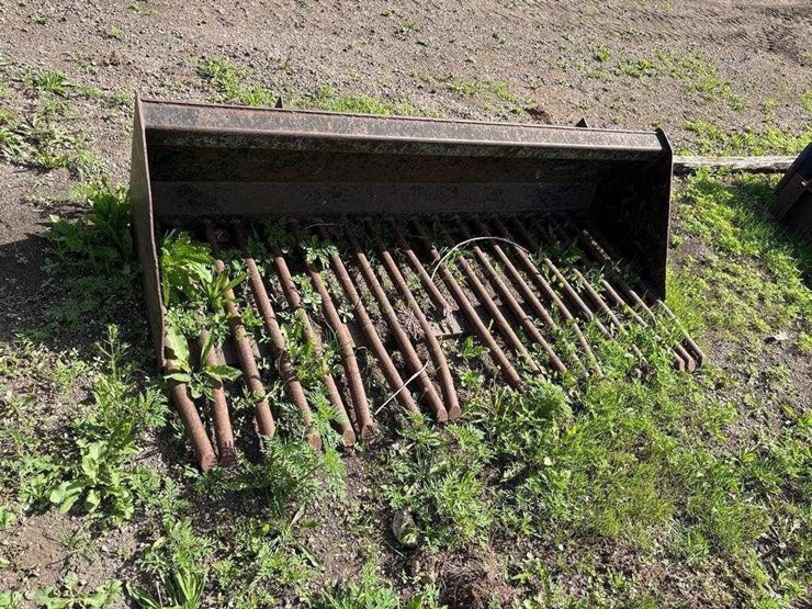 universal-attach-6'-manure-bucket-image-2