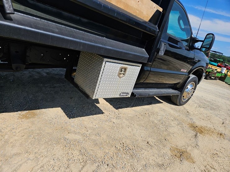 2003-ford-f550-image-22