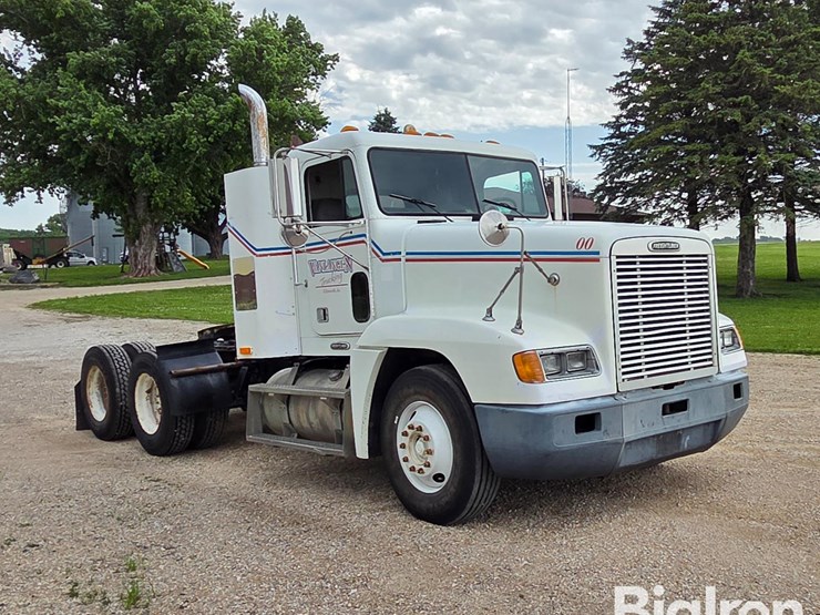 2000-freightliner-fld120-image-3