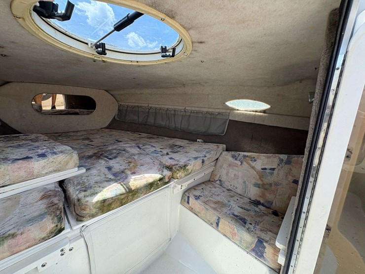 2004-stingray-200cs-cabin-boat-w/trailer-image-17