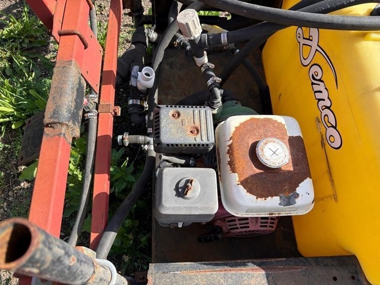 demco-sprayer-w/pump-&-booms-image-8