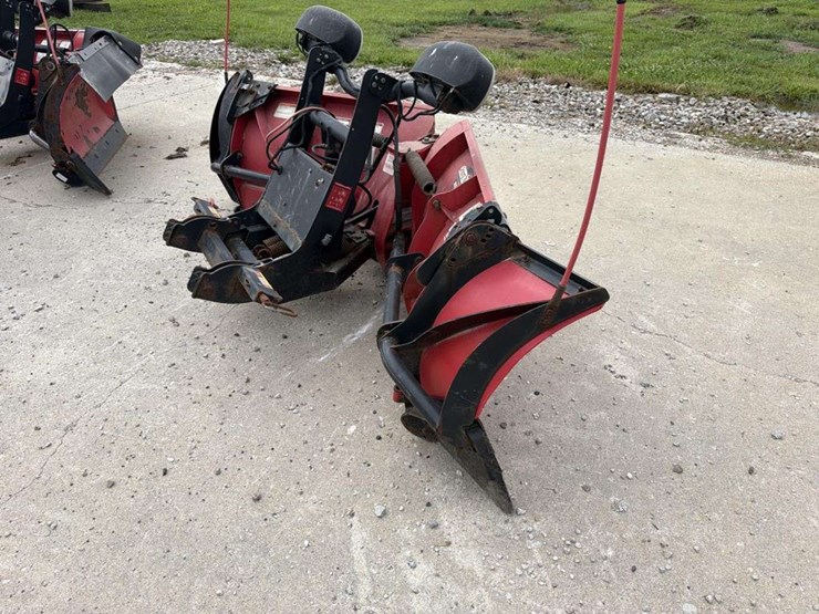 boss-7ft6in-power-v-snow-plow-w/-12in-extensions-image-3
