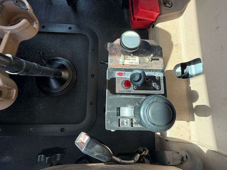 2006-mack-granite-ct713-image-31