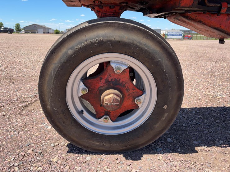 1958-case-801-b-tractor-image-29