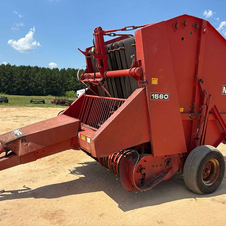 MASSEY-FERGUSON 1560