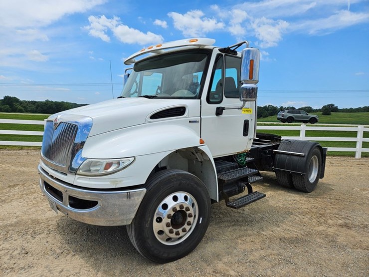 2011-case-ih-4400-image-1