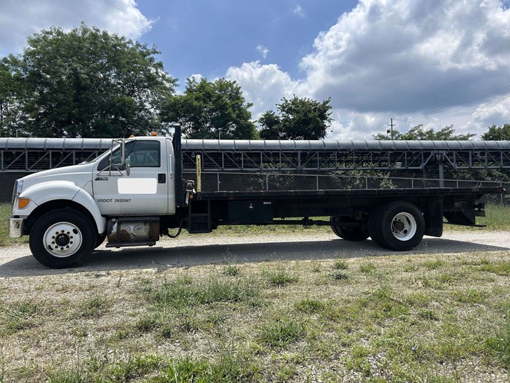 2012-ford-f750-image-2