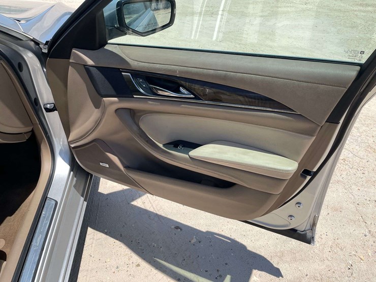 2014-cadillac-cts-4-door-sedan-(125,273-miles)-image-17