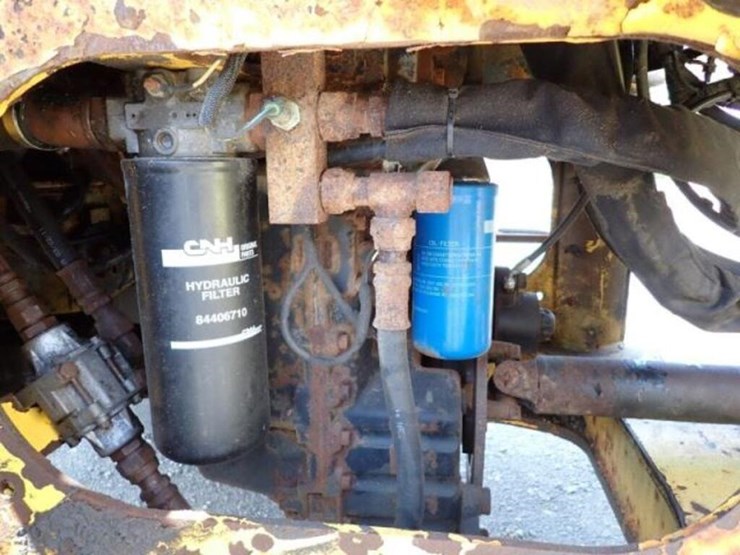2011-new-holland-w110b-image-49