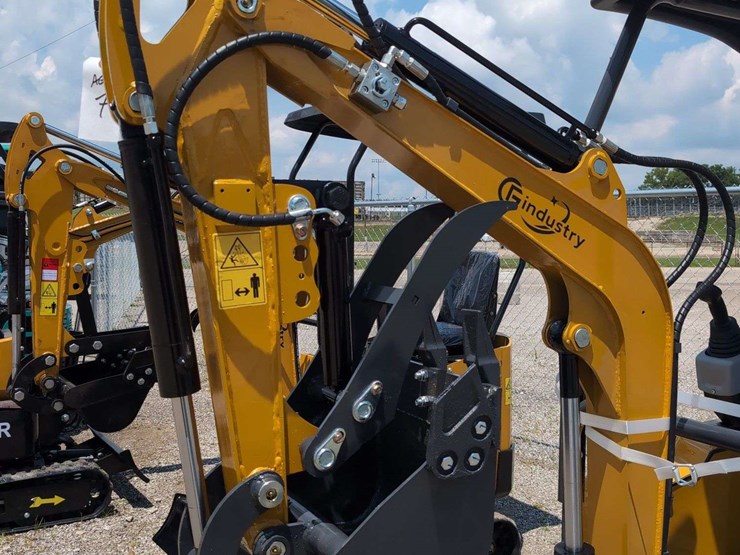 cfg-industries-mini-excavator---qk18r-image-2