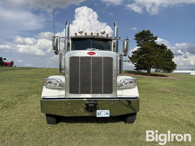 2015-peterbilt-388-image-2