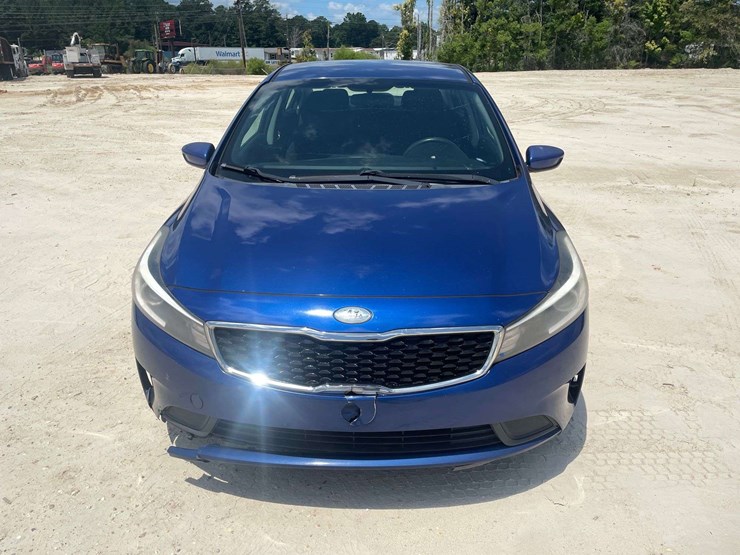 2017-kia-forte-4-door-sedan-(174,799-miles)-image-5