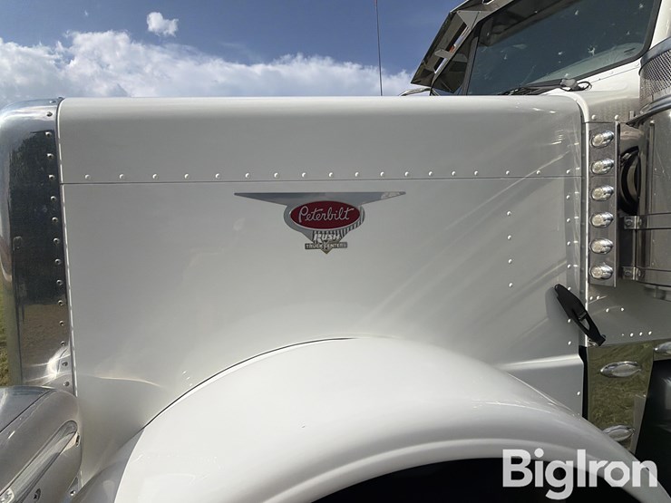 2015-peterbilt-388-image-13