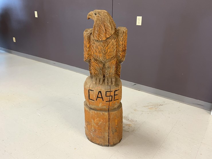 case-heritage-wooden-eagle-carving-image-1