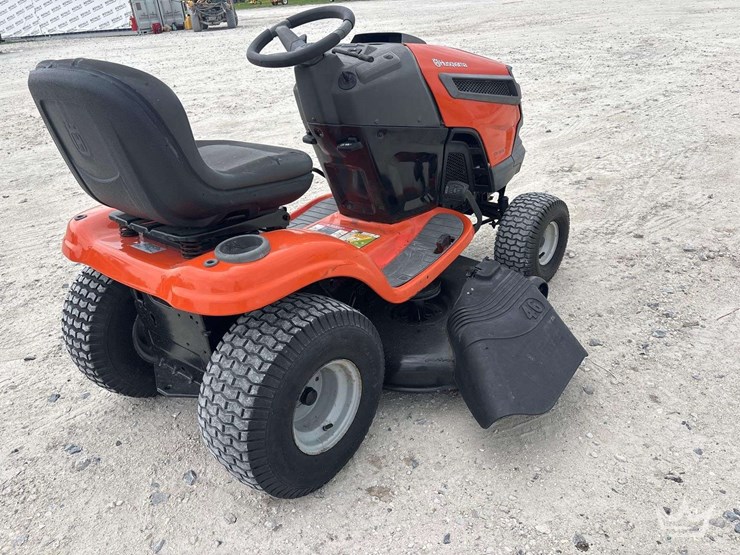 2014-husqvarna-yth18k-46in-riding-lawn-mower-image-3