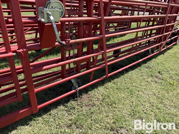 2020-diamond-w-portable-folding-corral-image-18
