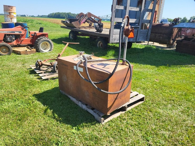 gas-tank-w/hand-pump,-hose-and-nozzle-image-1