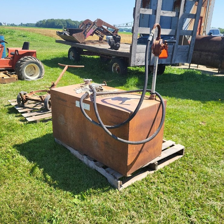 Gas Tank w/Hand Pump, Hose and Nozzle