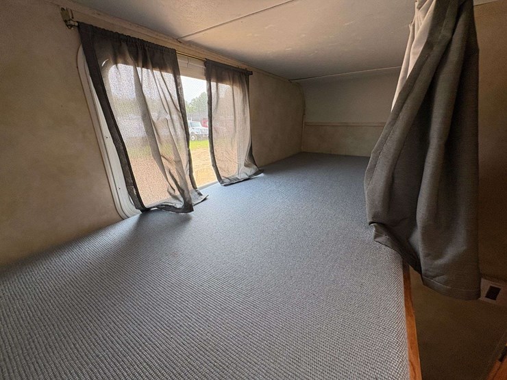 2004-palomino-"thoroughbred"-travel-trailer-image-19