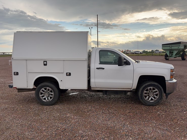 2015-chevrolet-silverado-3500-image-4