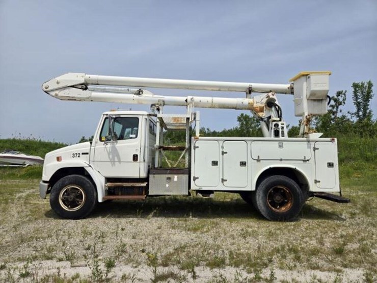 2000-freightliner-fl80-image-9