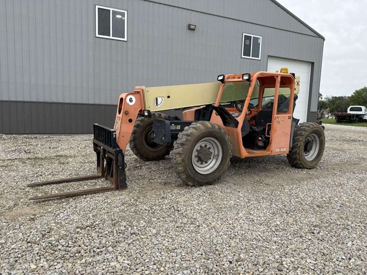 2012-jlg-g6-42a-image-1